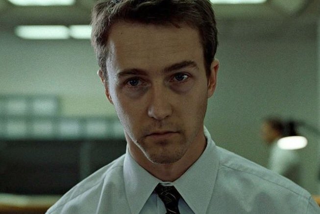 mata_zone's tweet photo. Happy birthday al mio favorito! #EdwardNorton 🎉🤩

Grande attore che ha dimostrato la sua bravura svariate volte in film come #ScheggeDiPaura, #Birdman e #AmericanHistoryX per i quali ottiene la Nomination all’Oscar. 

Lo rivedremo presto in #KnivesOut2 https://t.co/xBWT0IBaMx