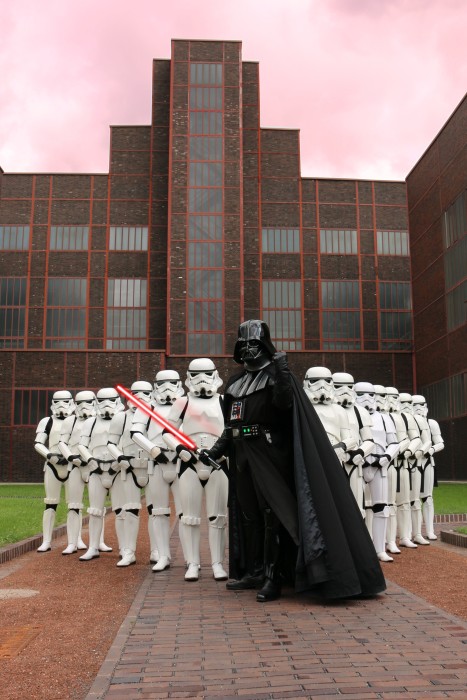 Galaktischer Besuch im Impfzentrum 🤩

Wer sich dieses Wochenende im Impfzentrum Essen impfen lässt, kann sich mit "Sith Lord" oder "Sturmtruppler" fotografieren lassen. 🌌

Alle Infos: t1p.de/ggyk

(📸 : Markus Lange)