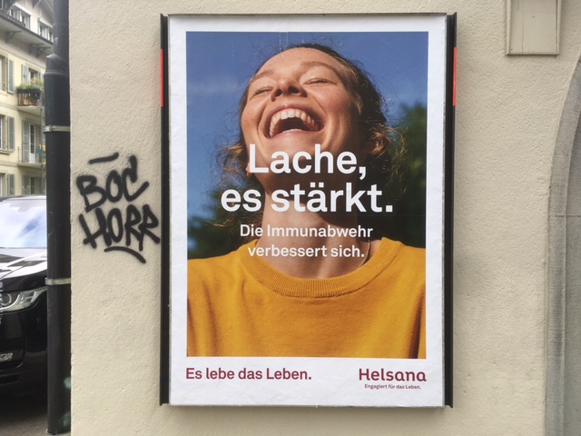 keen_pr's tweet photo. Hui, es ist schon wieder Spätsommer, die Zeit der ressourcenorientierten Krankenkassenkampagnen. Unser Sujetvorschlag für die zweite Kampagnenwelle:  «Atme, dann lebst du.» Für den Blog dazu vielleicht eine Session mit @MaharaMcKay? You're welcome @helsana. #wirlachenmithelsana https://t.co/66Pf83O1ot
