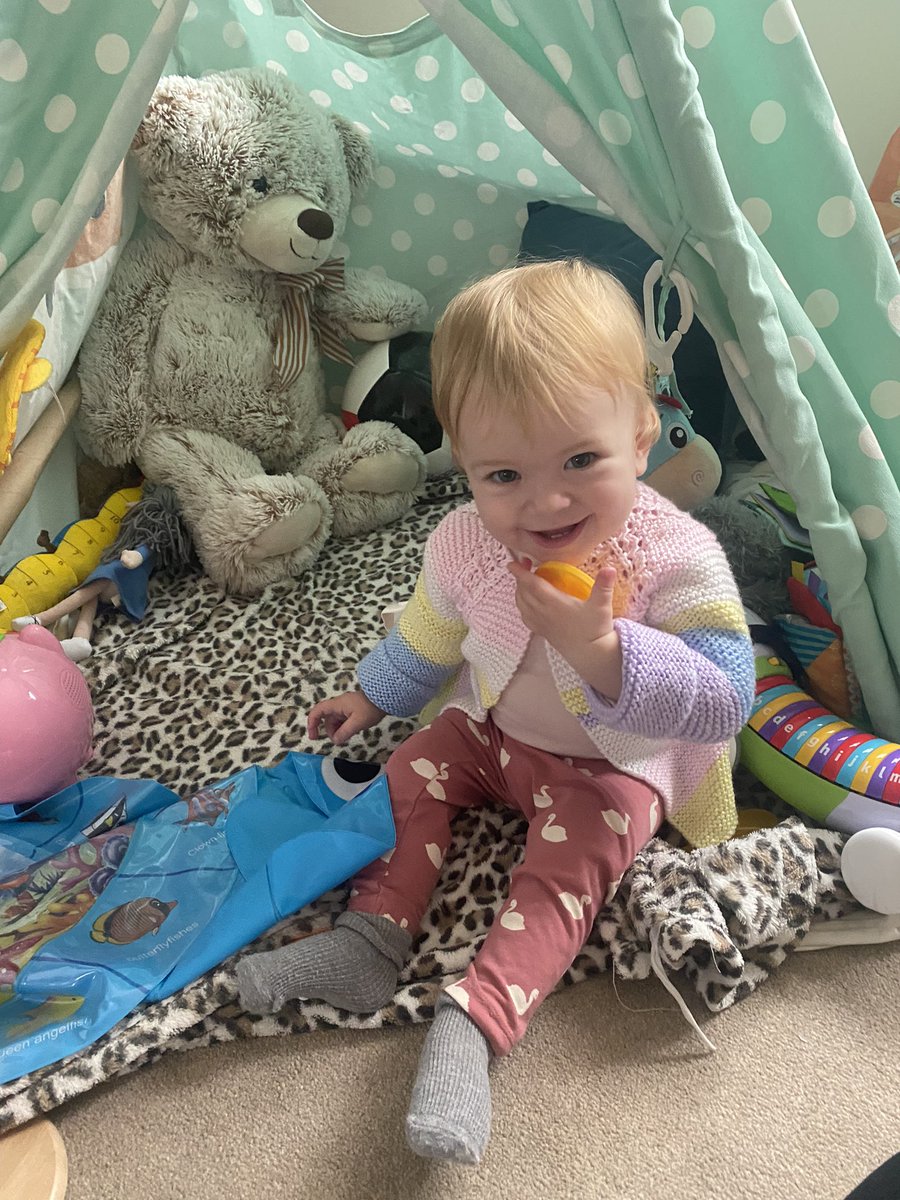 Thank you <a href="/MathsEnglish_CG/">Amanda Kelly</a> for your exceptional #knitting #skills I love 💕 Issy’s cardy 🌈 see you in two weeks! #backtowork #returnfrommaternity