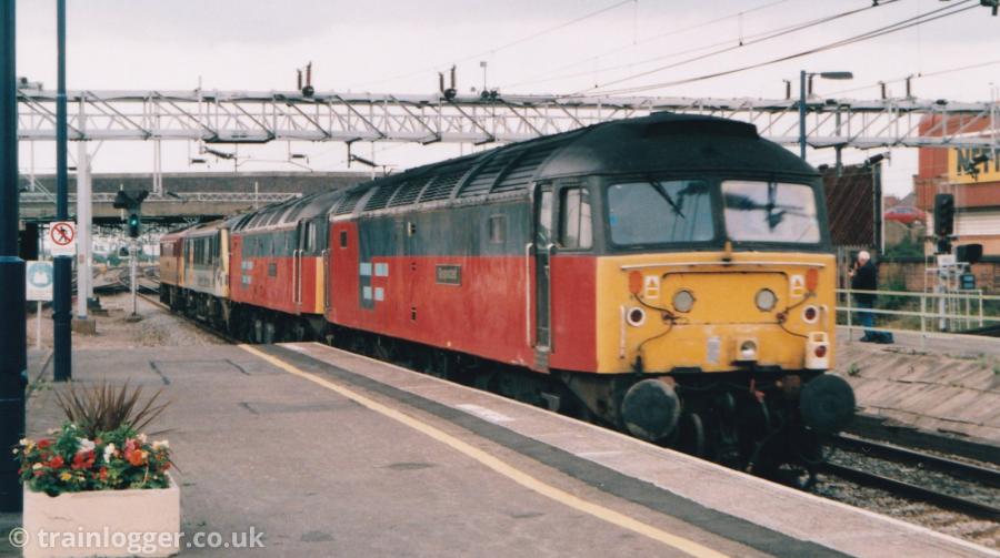 trainlogger's tweet photo. On This Day - 18th August 1999 at Nuneaton.
47296 and 57005.
47776, 47736, 90035 and 86426.
90025.
90030.
#onThisDay #trains #freightliner95 #freightliner #res #rfd #freightconnection
https://t.co/1rvGen2PJ7 #trainlogger https://t.co/XPQxW939YD