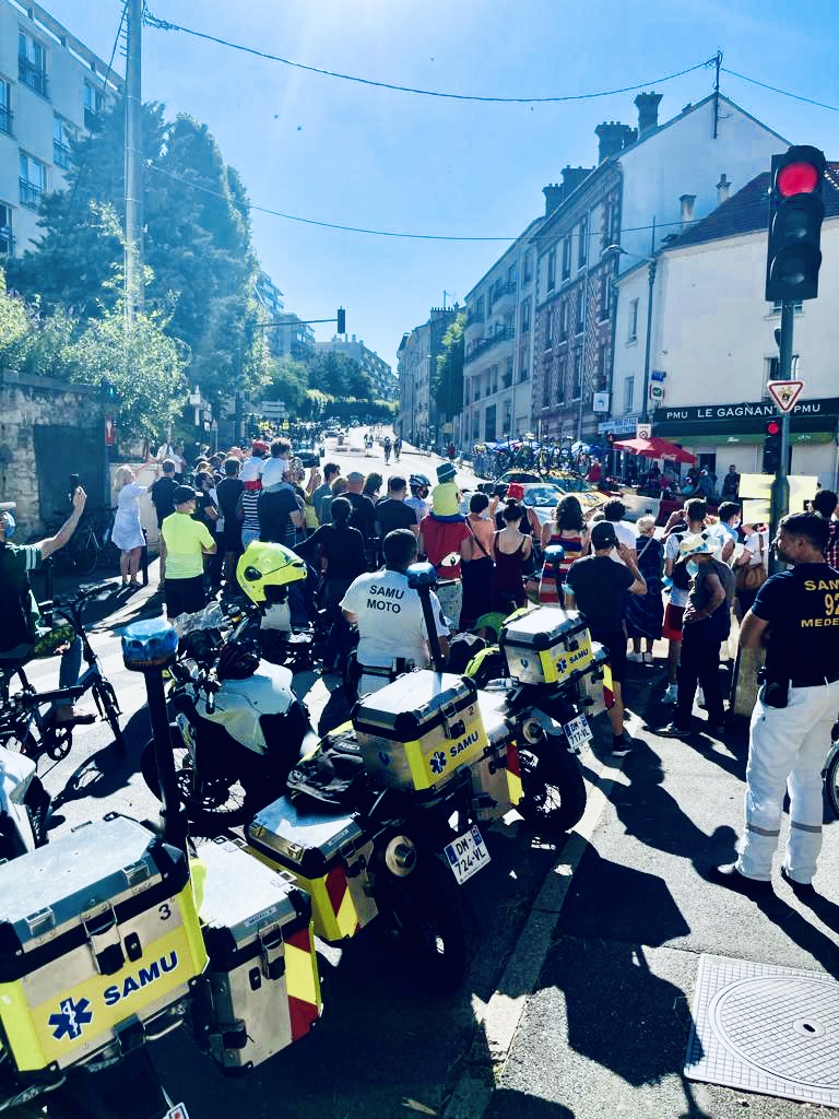 SUdF_Officiel's tweet photo. 🚴1mois après l'arrivée des coureurs cyclistes sur la plus belle avenue du monde, retour en images sur notre équipe #UMS du #SAMU92 présente pour couvrir la dernière étape 🏍
Pouvoir intervenir toujours plus vite auprès des victimes
📷©GNav
#samu #smur #paris #TB #TourDeFrance https://t.co/t2NVYDftRb