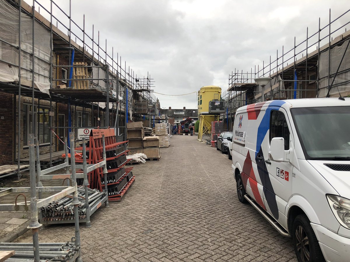 mpoleij's tweet photo. Na een kleine pauze zijn we bij @weboma aan het een na laatste blok begonnen van het groot onderhoud 100 woningen in ‘s-Gravenzande voor @corparcade . https://t.co/YmPWvAMjKA