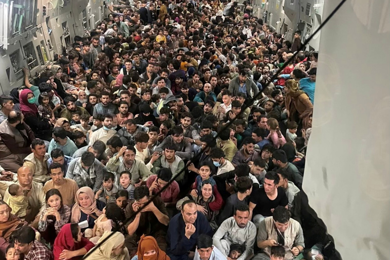 irforum's tweet photo. We stand in solidarity with the people of Afghanistan during these tough times. We urge @BorisJohnson &amp; @pritipatel to:
-provide full refugee status to all #Afghan asylums seekers currently in the UK
- widen the scope of ARAP to include all those who have affiliations with the UK https://t.co/AliqB8CZVc