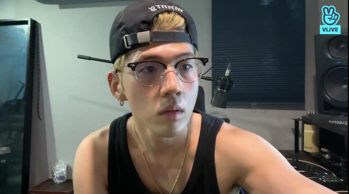 MatthewKim_BR's tweet photo. [VLIVE] 18.08.21 - BM fez uma live hoje mais cedo chamada "Sinto falta de todos". O replay já está disponível no VLIVE ❤

🔗 https://t.co/pLLykfHdyo

#BM #BMISCOMING #KARD @KARD_Official https://t.co/dd28kd4zJY