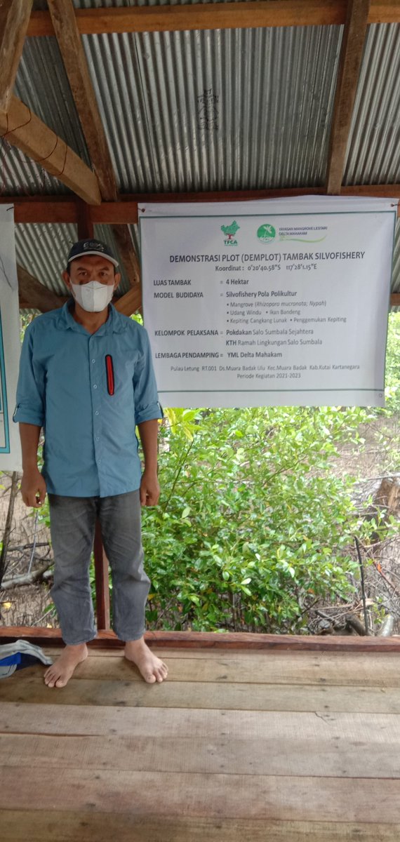 Erwansa7's tweet photo. Minggu (15/8), Erwansa, Luhkan Kutai kartanegara,  di Pokdakan Salo Sumbala Desa Muara Badak Ulu, Monitoring Demplot Tambak Silvofishery, Pengukuran kualitas air tambak dan pertumbuhan tanaman bakau. 
#GiatLuhkanSatminkalTegal
#Kukar
#YMLdeltamahakam https://t.co/KDqd1ytDbS