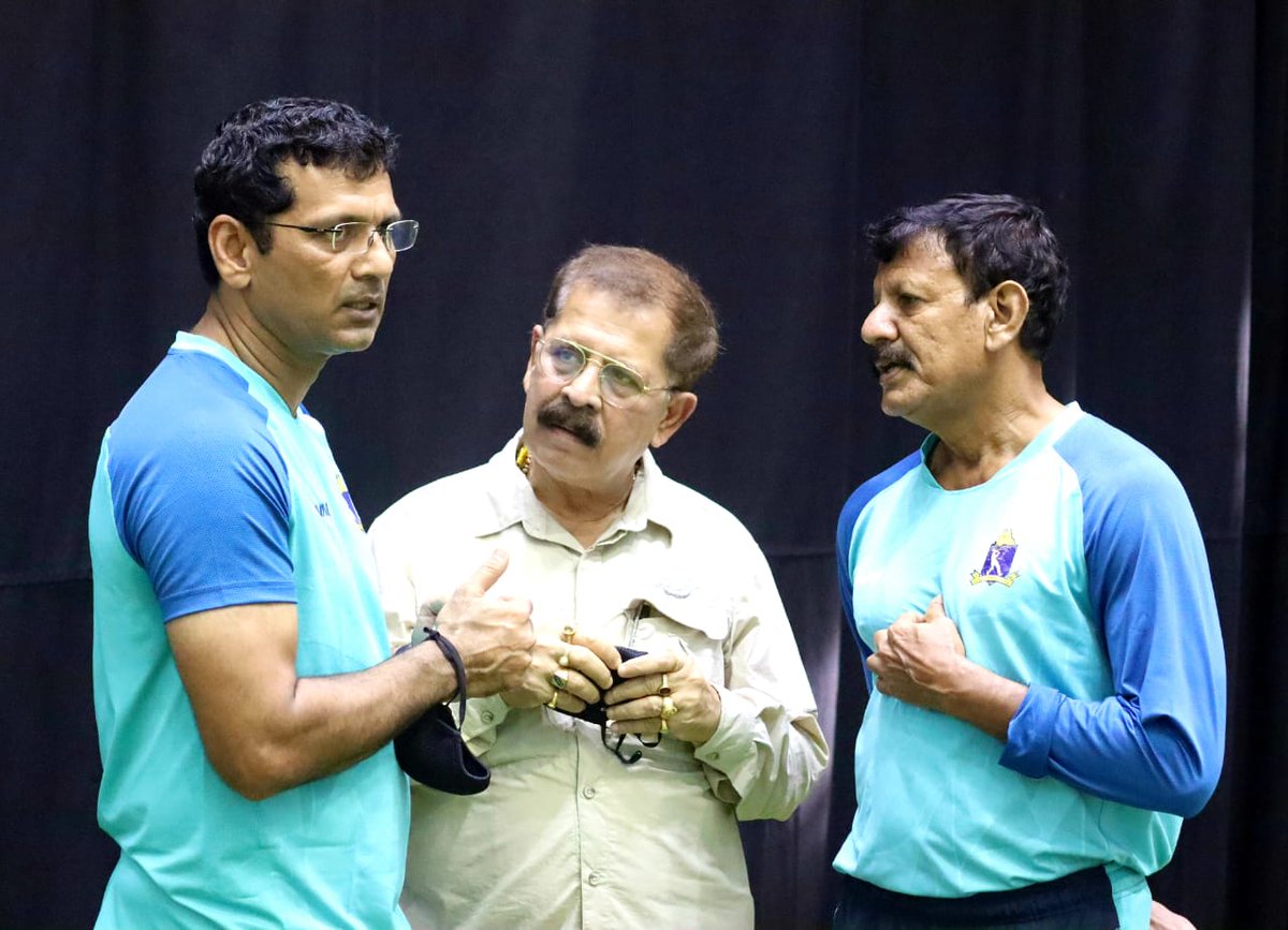 CabCricket's tweet photo. #BengalU19 trials took place today. Present at the trial were Chief Coach #DevangGandhi, Jt Sec #DDas,  Selectors #PSen, #AMitra, #KDhal, #DRoy &amp; #HDutta. Also present were Director Cricket Operations @joydeepfive, Spin Bowling Specialist #UChatterjee &amp; bowling coach #SSPaul. https://t.co/iJn9LEOJ5M