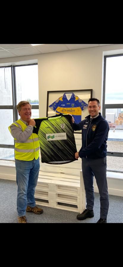 MacDonaghs1club's tweet photo. Thanks to CJ Sheeran's who sponsored a set of tops for the 🏁MacDonaghs Junior 'A' team.
Diarmuid Cahill accepts the presentation. https://t.co/n3aiIJcZOg