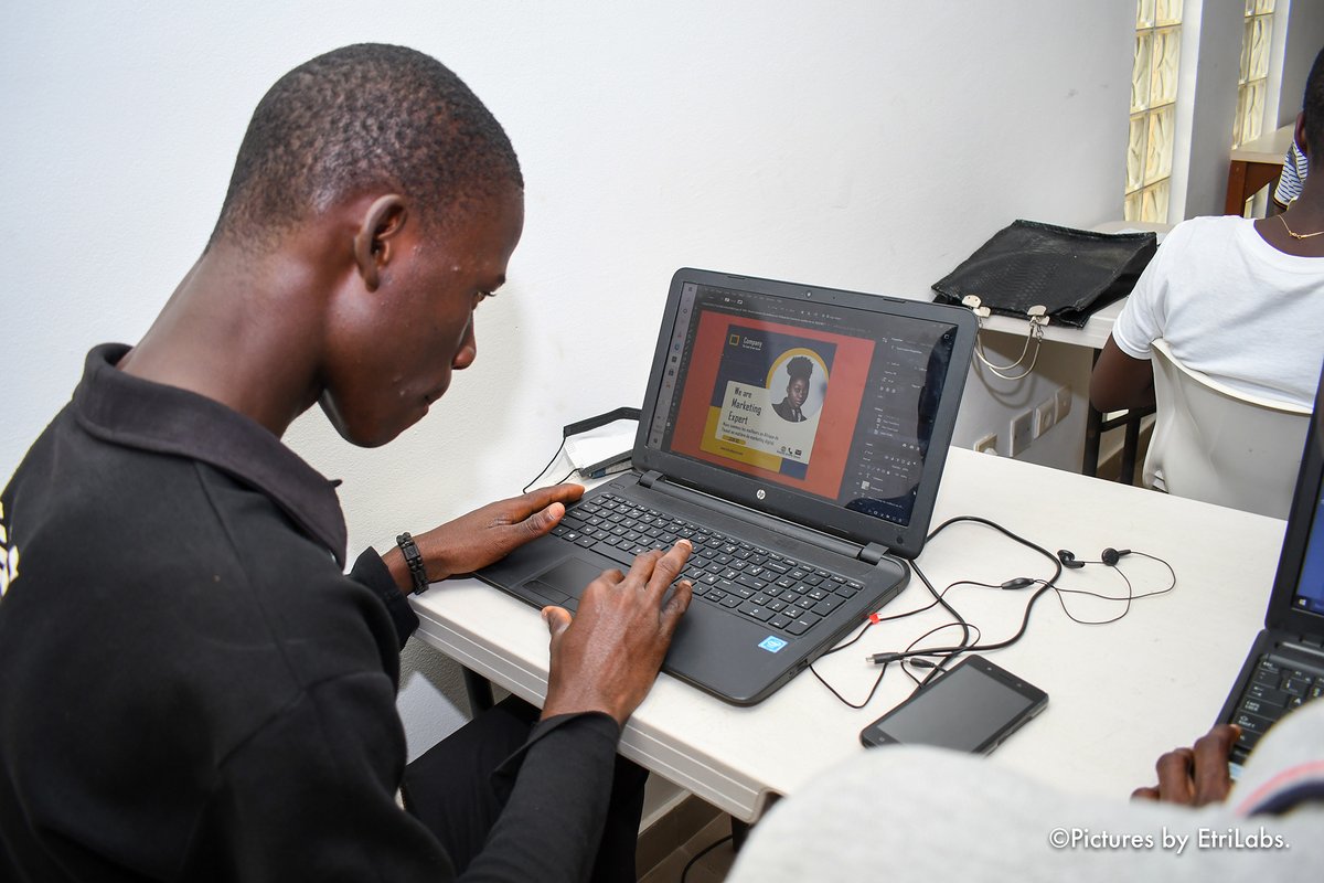EtriLabsCotonou's tweet image. Les designers du camp #Learn2Code2021 travaillent depuis 4 jours avec l'appui de leurs formateurs sur la création de l'identité visuelle d'un restaurant, du logo à la carte de visite, en passant par les images de couverture des réseaux sociaux 😍😍
#kidcoding #wasexo #team229