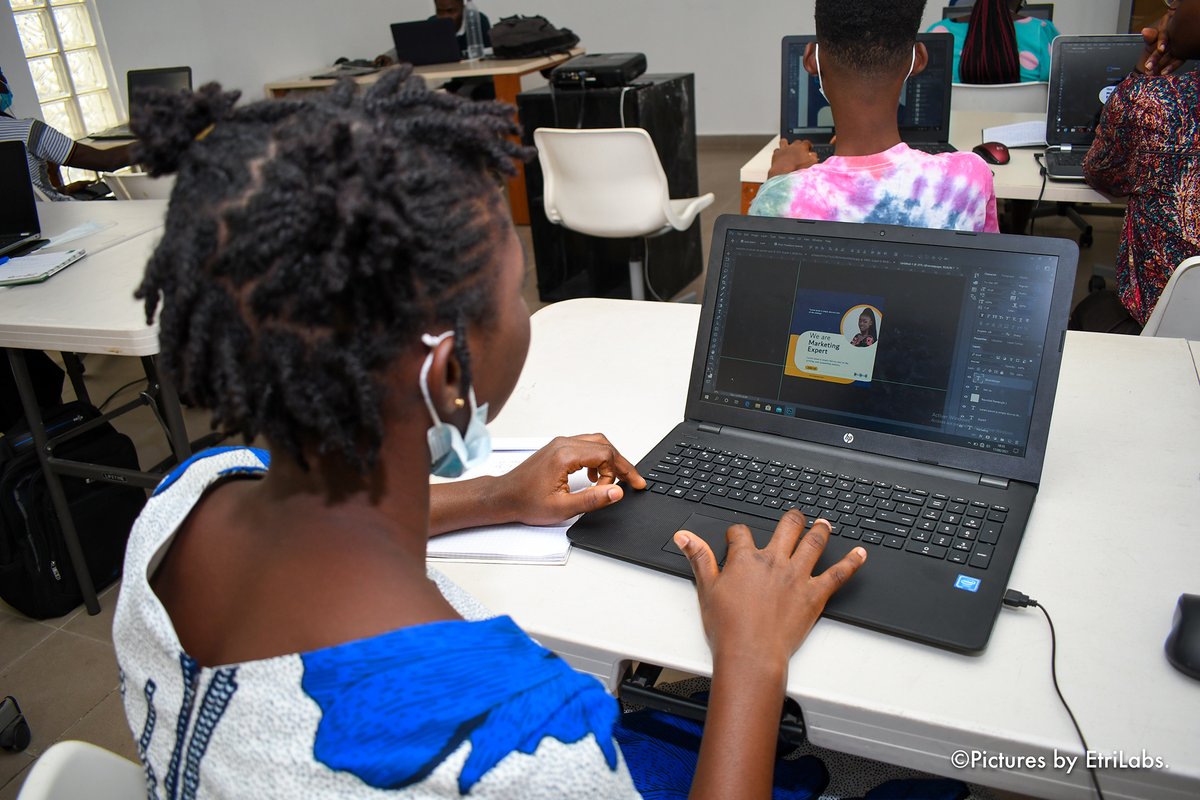 EtriLabsCotonou's tweet image. Les designers du camp #Learn2Code2021 travaillent depuis 4 jours avec l'appui de leurs formateurs sur la création de l'identité visuelle d'un restaurant, du logo à la carte de visite, en passant par les images de couverture des réseaux sociaux 😍😍
#kidcoding #wasexo #team229