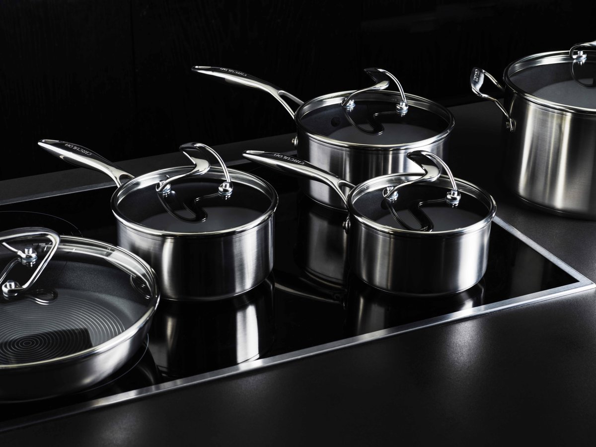 We're delighted <a href="/womanandhome/">woman&home</a> magazine have recommended the C-Series as their Best Cookware Set! 

“Undeniably efficient, the nonstick coating of the Circulon C-Series SteelShield pans allows for easy cooking and cleaning all in one, making it our pick”

womanandhome.com/homes/kitchen/…