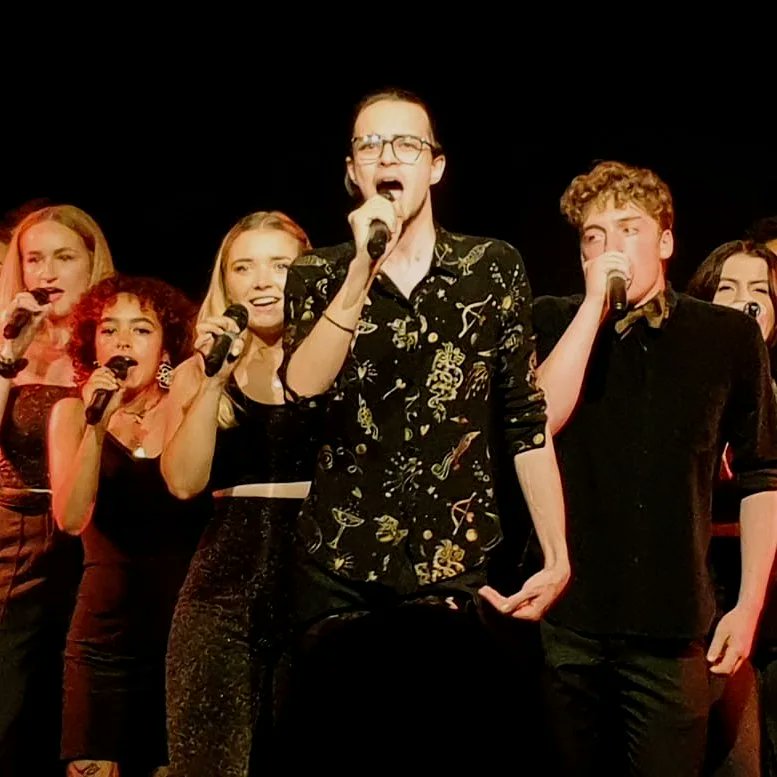 Keep sending us your pictures from the audience! 3/3 sold out shows so far, feels too good to be true and we're so thankful 💛 
#edinburghfringe #betternotkillthegroove #bnktg