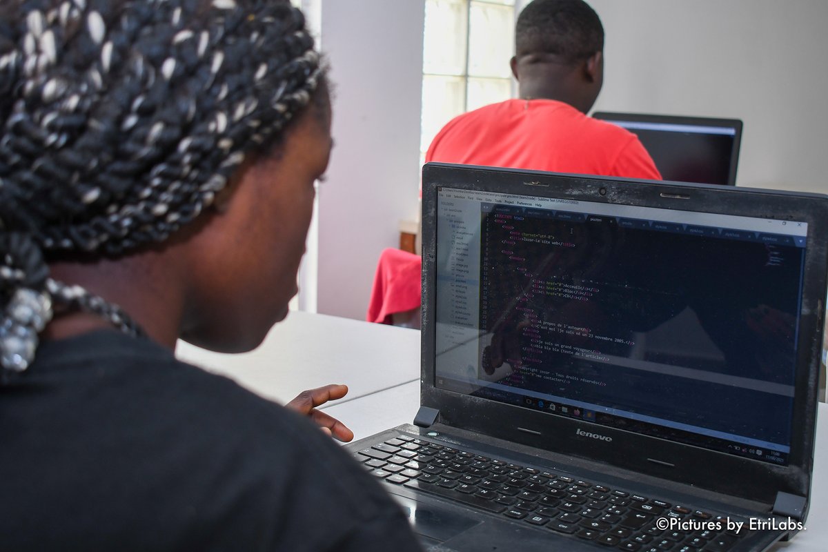 EtriLabsCotonou's tweet image. Nos jeunes développeurs sont plongés dans l'univers du CSS et des notions de couleurs, de style du texte... Ce chapitre important leur permet d'apporter du peps, à leur site. Grâce à ces nouvelles notions, ils ont pu réaliser leurs premières landing page!
#Learn2Code2021 #wasexo