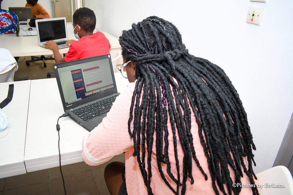 EtriLabsCotonou's tweet image. Nos jeunes développeurs sont plongés dans l'univers du CSS et des notions de couleurs, de style du texte... Ce chapitre important leur permet d'apporter du peps, à leur site. Grâce à ces nouvelles notions, ils ont pu réaliser leurs premières landing page!
#Learn2Code2021 #wasexo