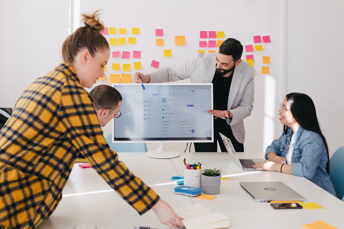 Do you have THESE 11 crucial slides in your pitch deck? Some of these might surprise you: buff.ly/2yK7LF9

#pitchdeck #ceocoach #mentorship #startupceo #leadership #investorsearch #getinvestors #pitchcompetitions #howtowriteapitch #newpitchdeck #elevate #startuppitch