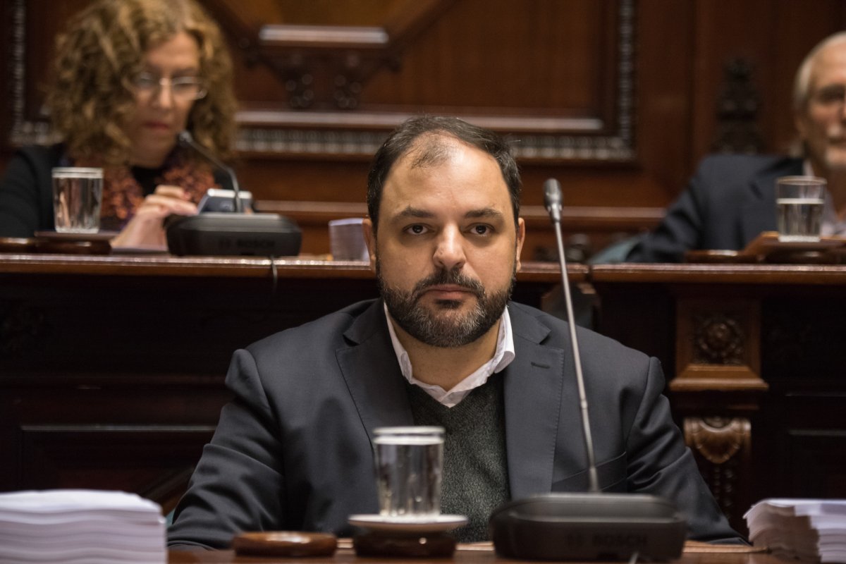 RevistaMartes's tweet photo. Ahora @ChCarreraLeal: "Por lo menos desde la presidencia de José Batlle y Ordoñez no se encuentra un acto de entrega de esta magnitud (...) es un acuerdo indigno, inmoral" https://t.co/vF73BDOkcx