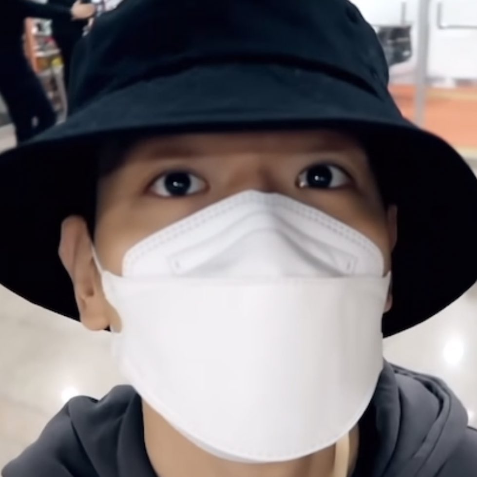 bbhsfile's tweet image. i just love the way how baekhyun looks extra soft in a bucket hat ♡︎

#백현 #BAEKHYUN