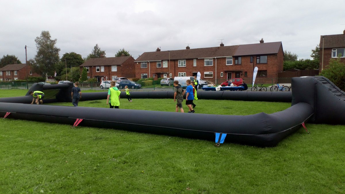 EportTownPol's tweet image. And we've kicked off! #Inflatablefootball Here till 4pm.