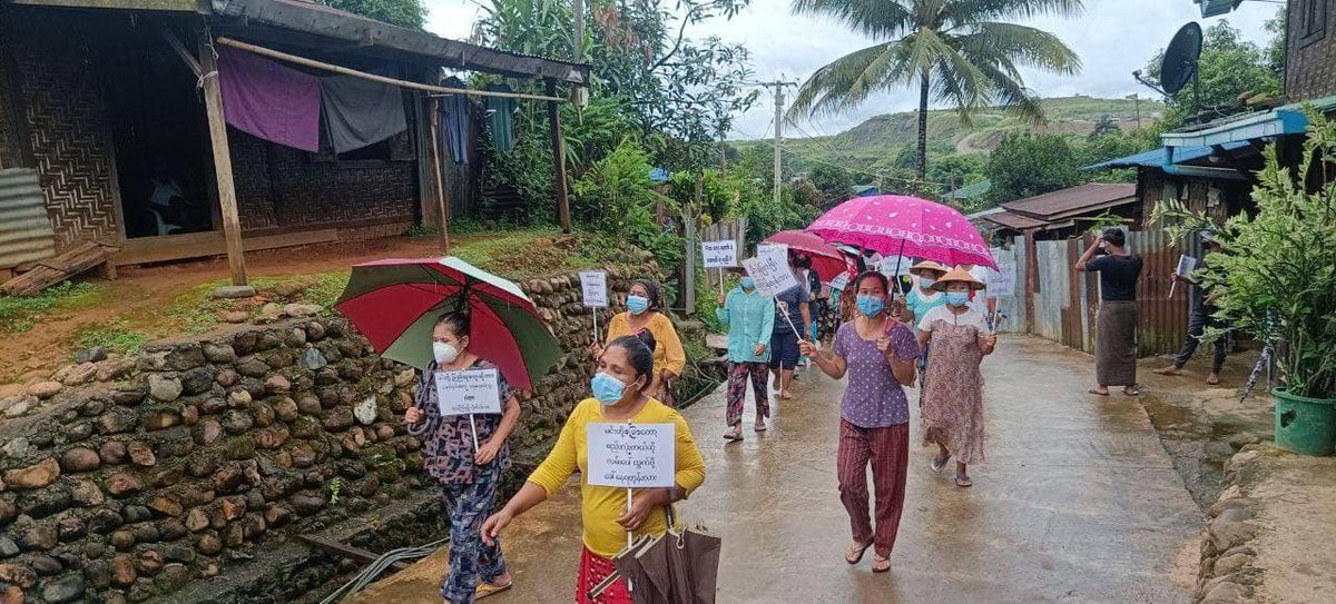Myanmar_Now_Eng's tweet photo. In Hpakant, Kachin, locals protested against Myanmar's military dictatorship today (Aug 18). 

Photos: CJ

#WhatsHappeningInMyanmar https://t.co/RQ3aDW0ljn