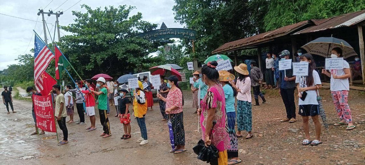 Myanmar_Now_Eng's tweet photo. In Hpakant, Kachin, locals protested against Myanmar's military dictatorship today (Aug 18). 

Photos: CJ

#WhatsHappeningInMyanmar https://t.co/RQ3aDW0ljn