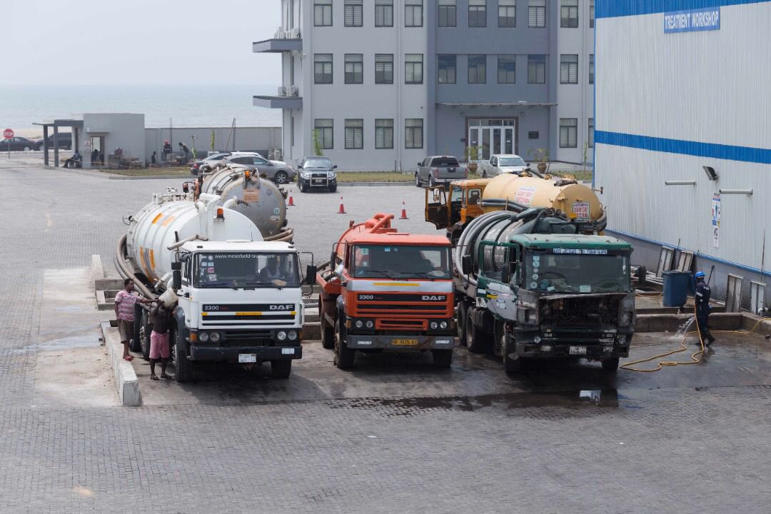 fablously's tweet photo. @seweragesysgh is located near the Korle Lagoon. The facility you’re seeing in the picture treats close to 2000 cubic meters of liquid waste that would have ended up in water bodies posing a great environmental threat to Ghanaians.
#SSGL https://t.co/Jg6QZO5QbW