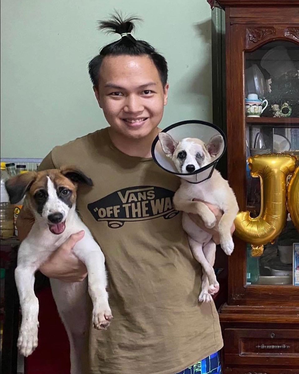 liwanagatbp's tweet photo. A best friend is someone who loves you when you forget to love yourself.

At your worst, your dogs will still love you unconditionally, even when you don’t feel worthy of it. 🥺🐶

Cheers to more doggo vector line art lamps! ✨

#GetLitWithLiwanagAtbp #LightUpAMemory https://t.co/A22qAbw8oO