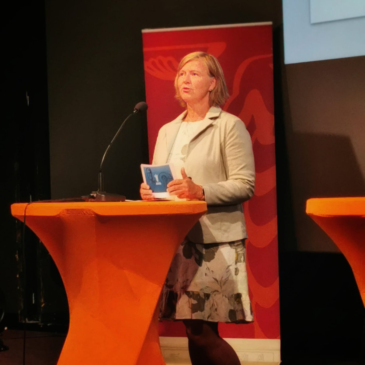 legeforeningen's tweet photo. – Vi sparer oss til fant, på bekostning av effektive sykehus som kan yte god pasientbehandling og være gode arbeidsplasser. Fullverdige sykehus, som ikke må lappes på de neste tiårene, er mye bedre bruk av skattebetalerenes penger, sa påtroppende president @anka_rime #arendalsuka https://t.co/wj6YjkQSsM