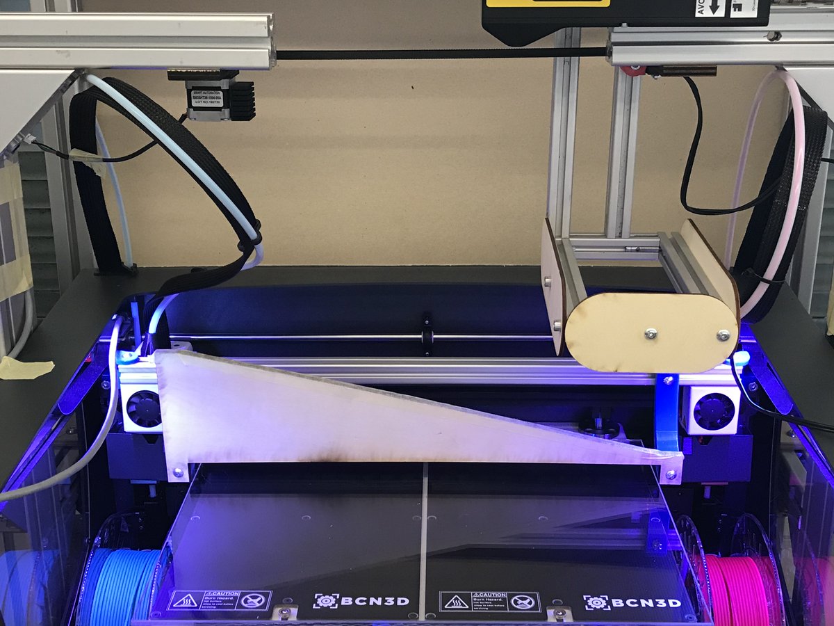 ambitorio's tweet photo. Bei der FH Vorarlberg, einem Partner des Projektes ABH081, tut sich etwas. Im Zuge der Forschung an Druckraumüberwachung, misst ein Laserlinienscanner jede Schicht des Druckobjektes aus. Im Jahr 2018 war das Schützen von Druckschichten Teil der Vision von Ambitorio. https://t.co/pqsuw2MxNt
