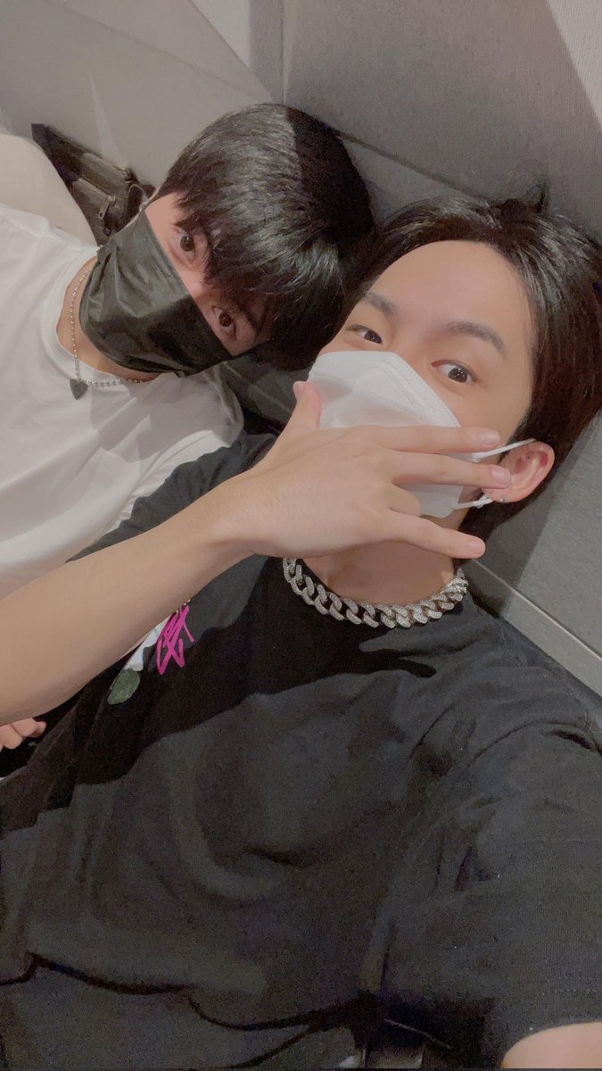teuverse_id's tweet photo. [TRANS] 🐷
180821

Semangat semuanya !!!!! 💜🔥💜🔥
Semuanya bakal baik baik aja 🤗

@treasuremembers https://t.co/i66UFGnLQF