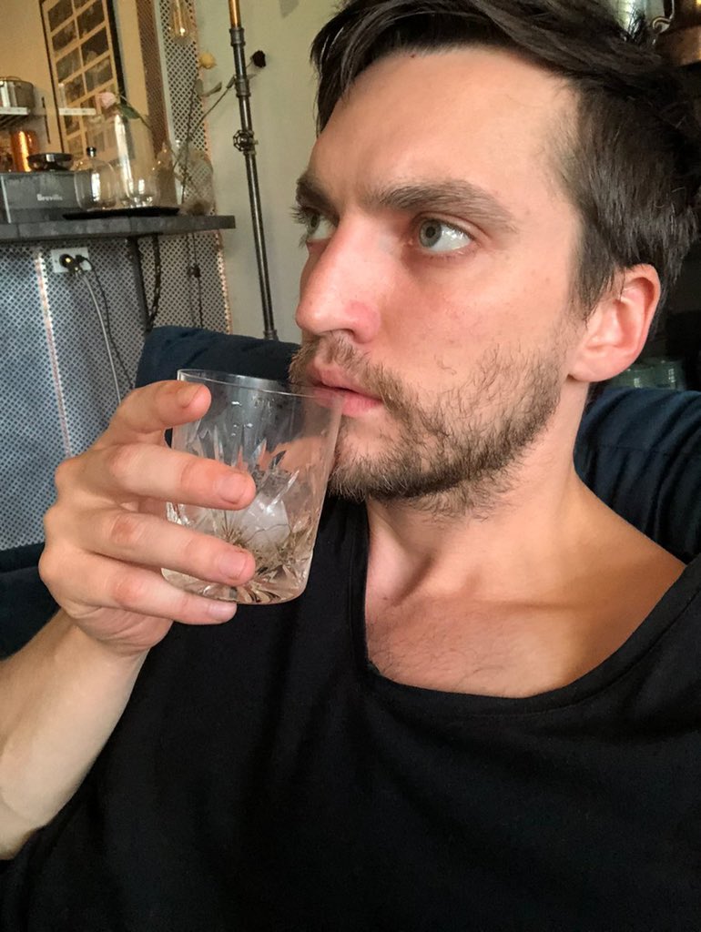 Nous souhaitons un joyeux anniversaire à  Richard Harmon qui fête ses 30 ans 

Happy birthday  -E 