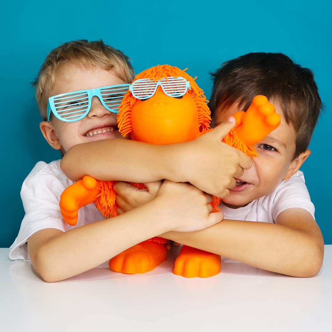 splatkidsTV's tweet photo. (AD) Tan tan the orangutan is conquering the toy world one booty shake at a time! watch him wiggle and jiggle his way through some very funny songs, the Jiggly pets tan tan is available at all @smythstoys superstores and @charactertoysuk #characterkidz2021 #jigglypets #toys https://t.co/yIilYBSszn