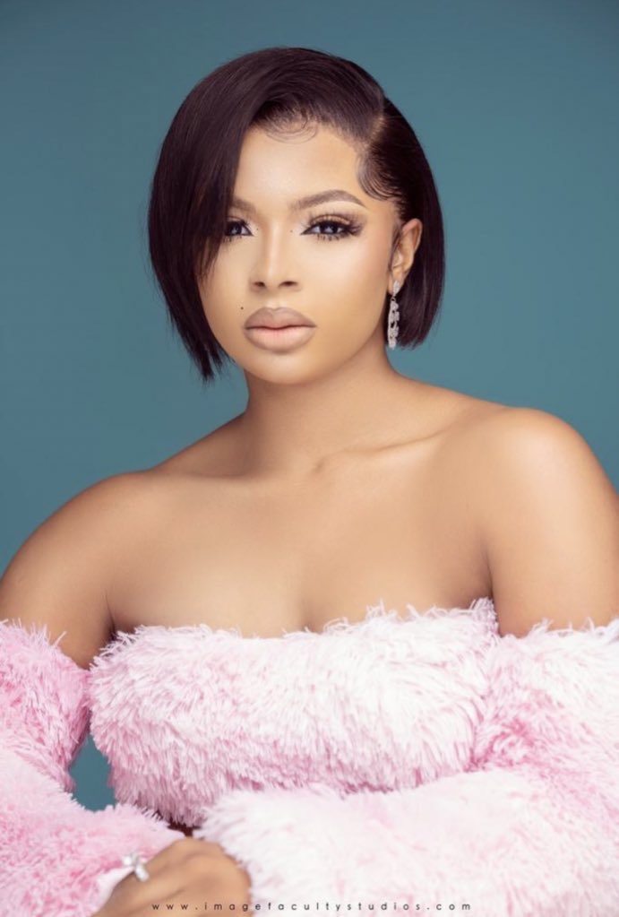 PortHarcourtB's tweet photo. Ok.

Let's confirm something.

Like for Whitemoney
Retweet for Liquorose

#bbnaija #BBNajia6
Follow @PortHarcourtB https://t.co/5Q7Qc6DIfi
