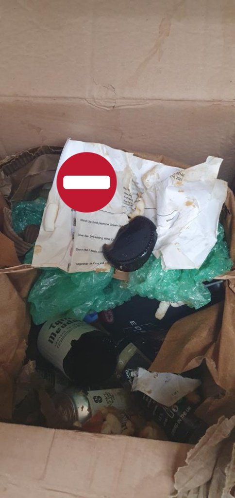 indiibrewco's tweet photo. We never use @UPS but this week we had to send 2 parcels with them...here's how 1 was delivered...the second never made it due to excessive damage in transit.  

I can only assume they've no vans left and that they kick the parcels from our shop to the customers door 🤬🤬🤬 https://t.co/9AjbUjD9WT