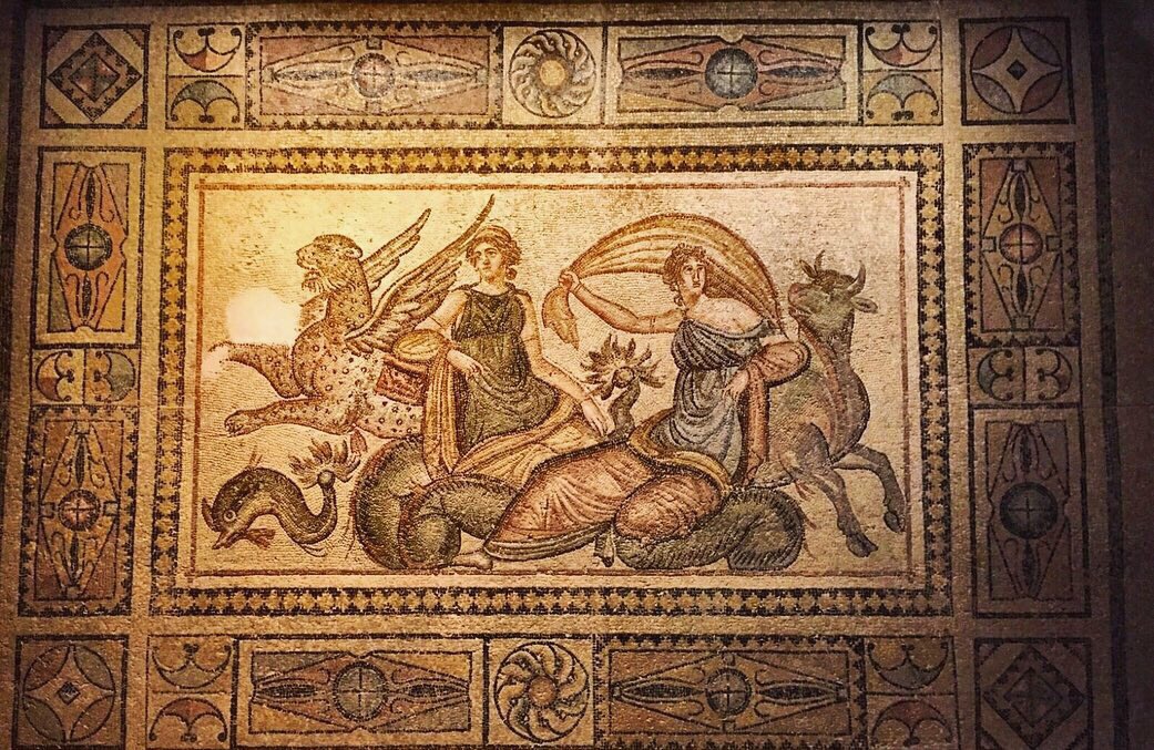 SenayTercuman's tweet photo. Gaziantep Zeugma Mozaik Müzesi #tbt #2019 #tarih #arkeoloji #mozik https://t.co/4SKLZfIPZA