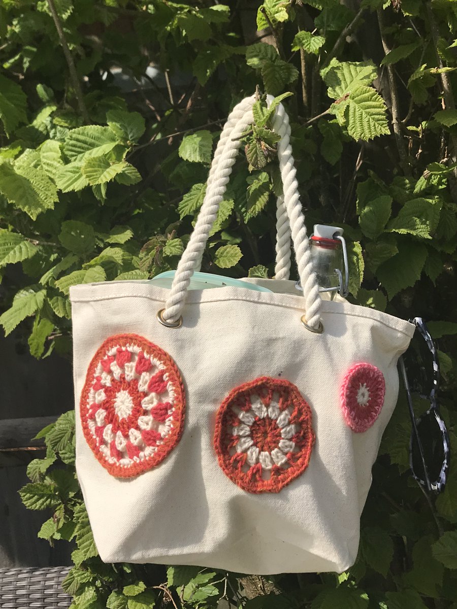 TreasuresOwl's tweet photo. Here is a small selection of the items currently in my Etsy shop. All handmade with quality fabrics and yarn. Perfect for a treat or for a gift for many occasions https://t.co/LQCpXQyFFh #MHHSBD #gifts #elevenseshour https://t.co/4UQR9Qhw5m