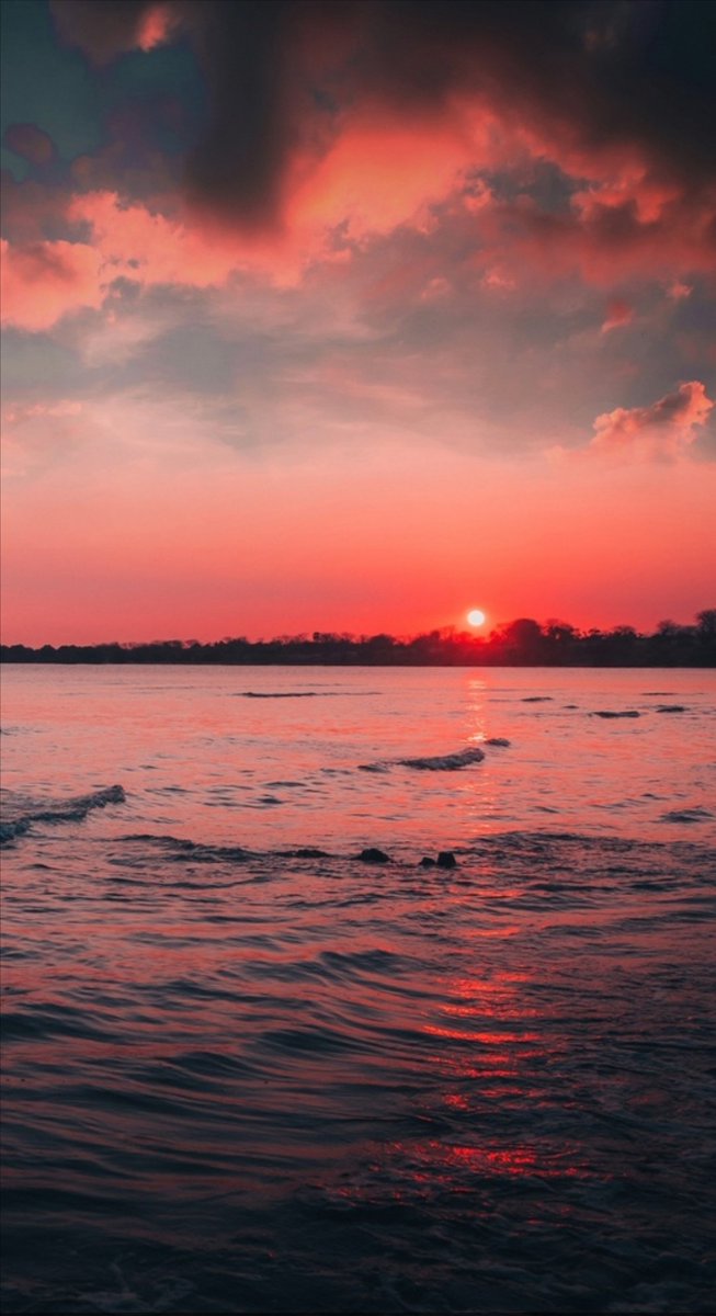 Oysa hayat ne kadar da güzel.
İçimizi acıtan şeyler olmasa ve hayaller çok uzakta olmadığında.