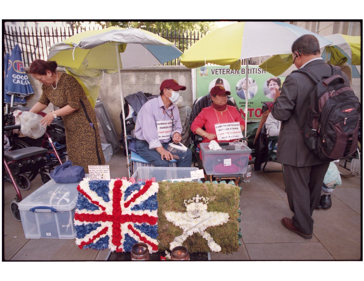 Harry_cartoons's tweet photo. The Gurkha protest in Whitehall ... #GurkhaPensionProtest #Whitehall #HungerStrike #FastUntilDeath #ColourFilmDocumentary #August2021 https://t.co/cep3W2rPRQ
