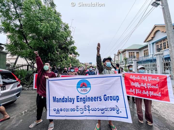 b3rry_y's tweet photo. Mandalay Engineers Group Strike with motorbikes are peacefully protesting against military dictatorship this evening.

SIGN THE PETITION FOR NUG
#WhatsHappeningInMyanmar
#Aug18Coup https://t.co/yS0tOiFKsF