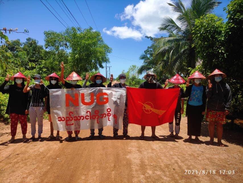 KayZinOo19's tweet photo. Fearless protesters from Kanyonekyun village , Launhlon Tsp marched and protested this afternoon in support of @NUGMyanmar and rejection of Military.
SIGN THE PETITION FOR NUG     #WhatsHappeningInMyanmar  #Aug18Coup https://t.co/JOb4KBtwfw
