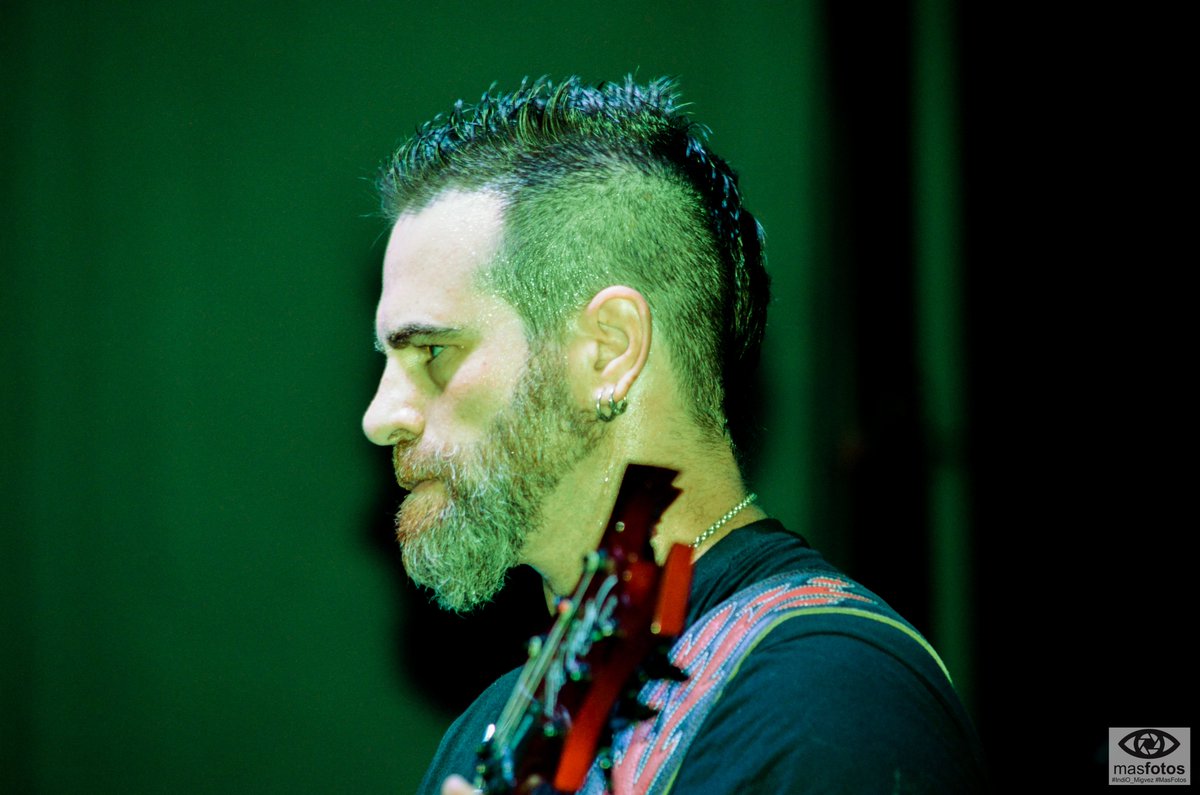 Adarel_Metal's tweet photo. Sergio, en estado de máxima concentración. Festival Casarock 2021
@Kivents1 https://t.co/HnCnvNr7Rg