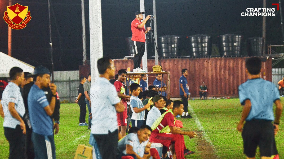 FASelangorMY's tweet photo. Jom "quote tweet" post ini dengan gambar yang menunjukkan suasana kancah bola sepak akar umbi.

#GrassrootsFootball 
#RinduBolaSepak 
#FASelangor 
#CraftingChampions https://t.co/q8qWmj7HeZ