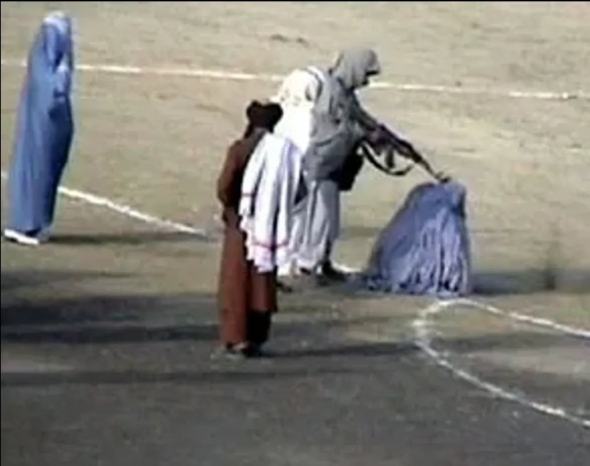 Incognito_qfs's tweet photo. Pic 1 : Hindutva Goons taking a musIim away from Jannat.

Pic 2 : Taliban sending a MusIim to Jannat.

Ofcourse, #Hindutva is bad.

#SwaraBhasker 
#TalibanSympathisers
#HindutvaTerror https://t.co/XU0zgNfxCz