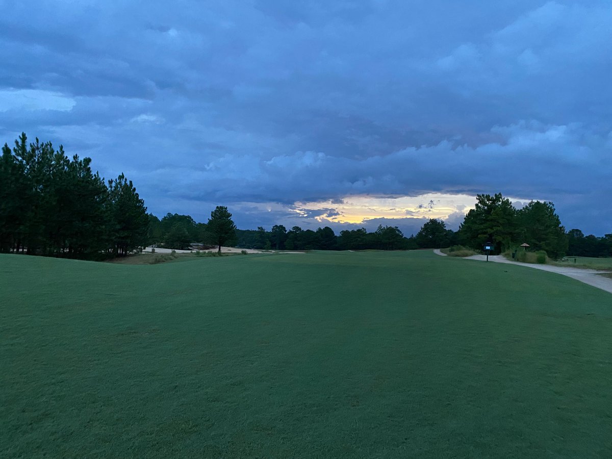 LMurphTurf's tweet image. Early morning thunderstorm led to some beautiful clouds at Pinehurst No. 8 this morning. #mycarolinasmorning