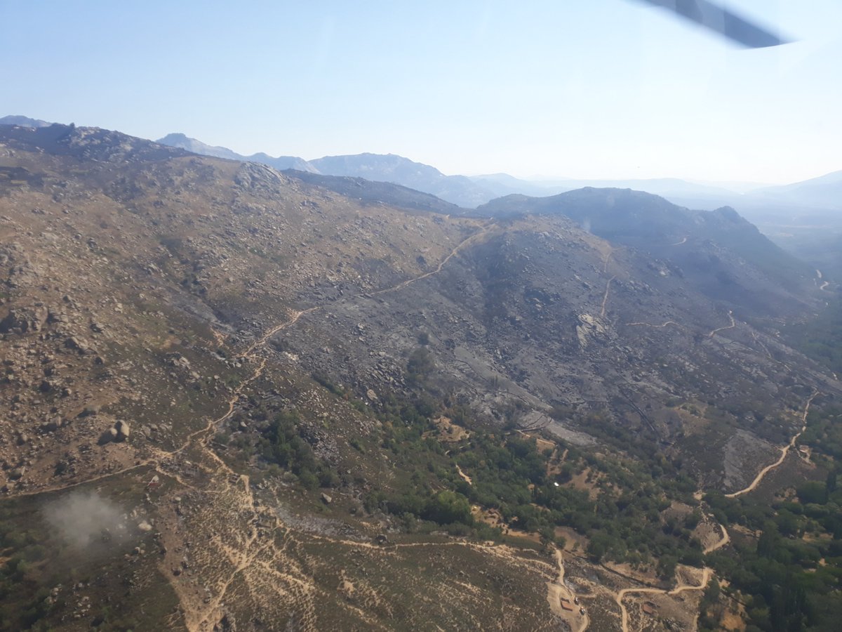 naturalezacyl's tweet image. 🔥 El perímetro del #IFNavalacruz está estabilizado y no tiene puntos activos desde ayer por la tarde. Aún así, estamos muy pendientes de posibles reproducciones en el interior. ¡Seguimos trabajando con numerosos efectivos hasta poder estabilizar por completo la zona del #IIFF!