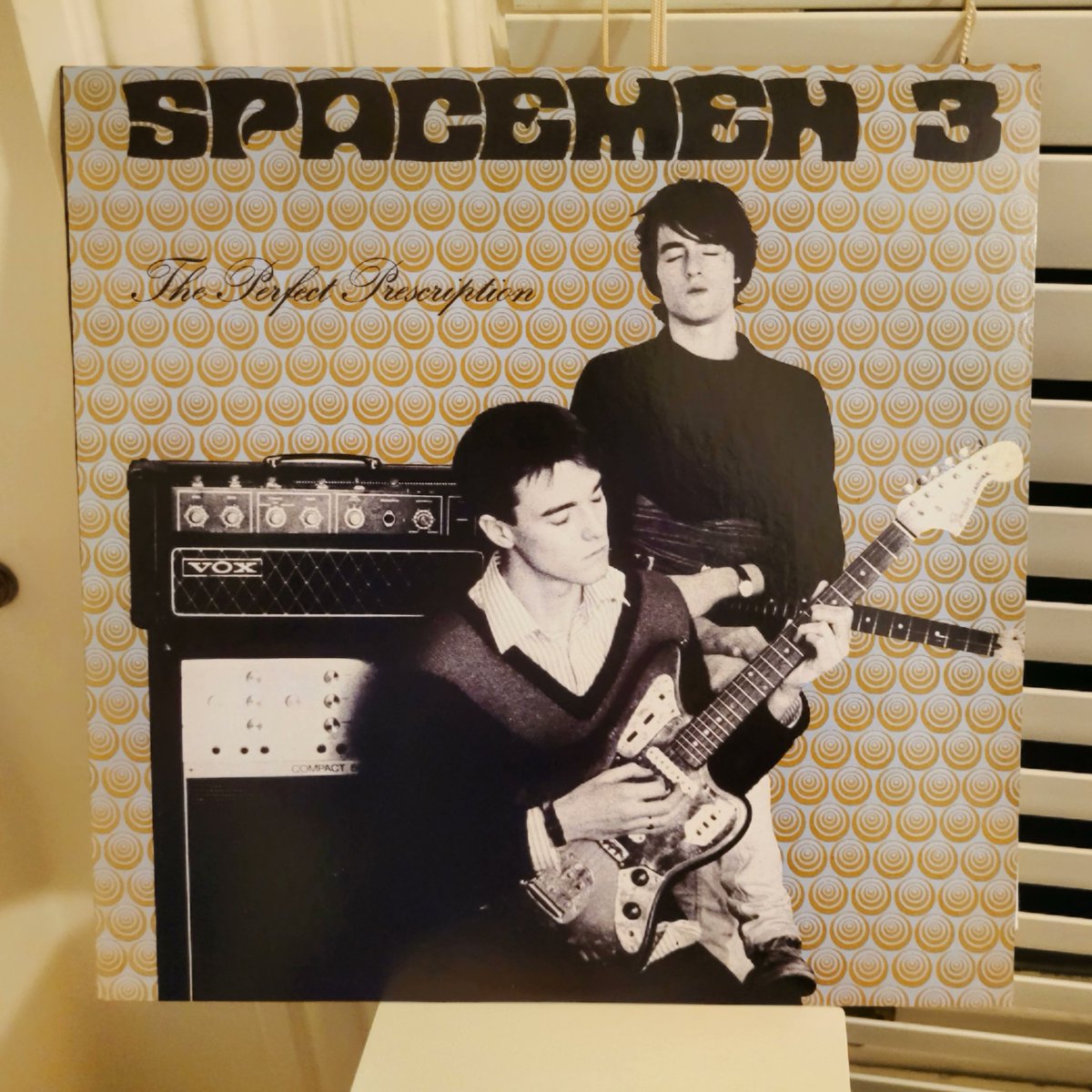 _abeginning_'s tweet photo. Spacemen 3 - Perfect Prescription - 1987 / "a vision of a drug trip from inception to its blasted conclusion, highs and lows fully intact." 
So good.

#spacemen3 #albumoftheday  #perfectprescription #jasonpierce #bassman #vinyl #feelssogood #playrecords https://t.co/0KvLT0ljTh