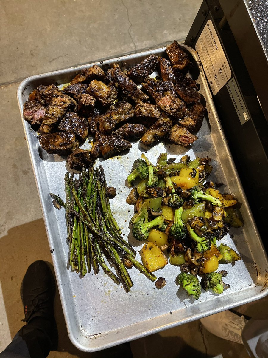 SteezyKobe's tweet photo. Best investment in my life so far was a @BlackstoneGrid griddle 🙈 https://t.co/4Vxhk1hVtS