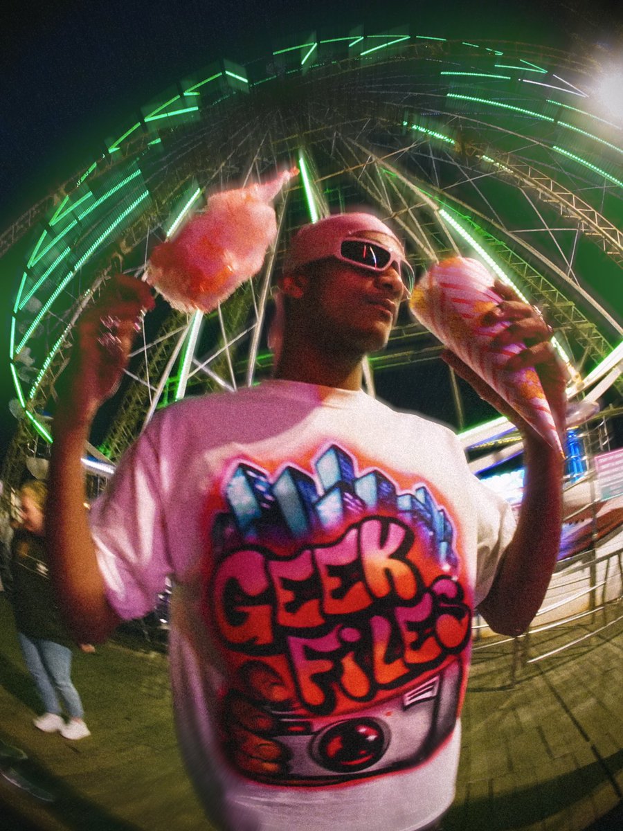 saffiiu's tweet photo. GEEKFILES SKYLINE TEE DROPS FRIDAY 6PM BST - DESIGN + SHOT BY ME https://t.co/czekfuSRkp