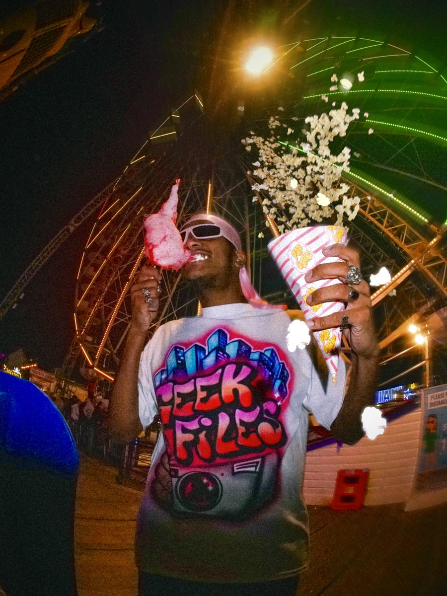saffiiu's tweet photo. GEEKFILES SKYLINE TEE DROPS FRIDAY 6PM BST - DESIGN + SHOT BY ME https://t.co/czekfuSRkp