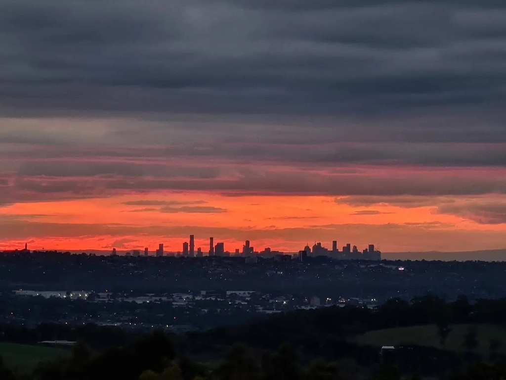 dlsdigitalarts's tweet photo. Melbourne sunset...
.
@dlsdigitalarts #melbournecity #melbourne #sunsetphotography #sunset #sunsets #sunsetlovers #city #cityviews #cityphotography https://t.co/SEAHO7KJNu