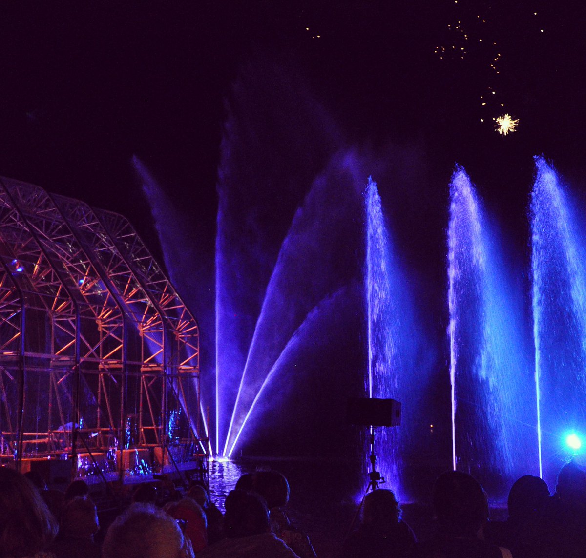 TerreDauph's tweet image. Somptueuse soirée hier au lac de Roybon pour l’ouverture du @FestivalBerlioz en watermusic et feu d’artifice 🎆